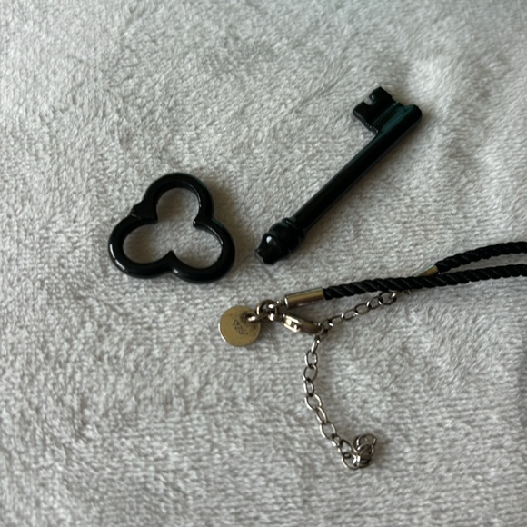 Tiffany & Co. Bone china trefoil key on chain 925 silver clasp, BROKEN pendant - Picture 3 of 5